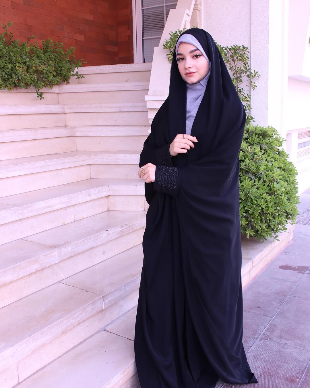 Elegant Black Irani Abaya – Front Open with Embroidered Sleeves