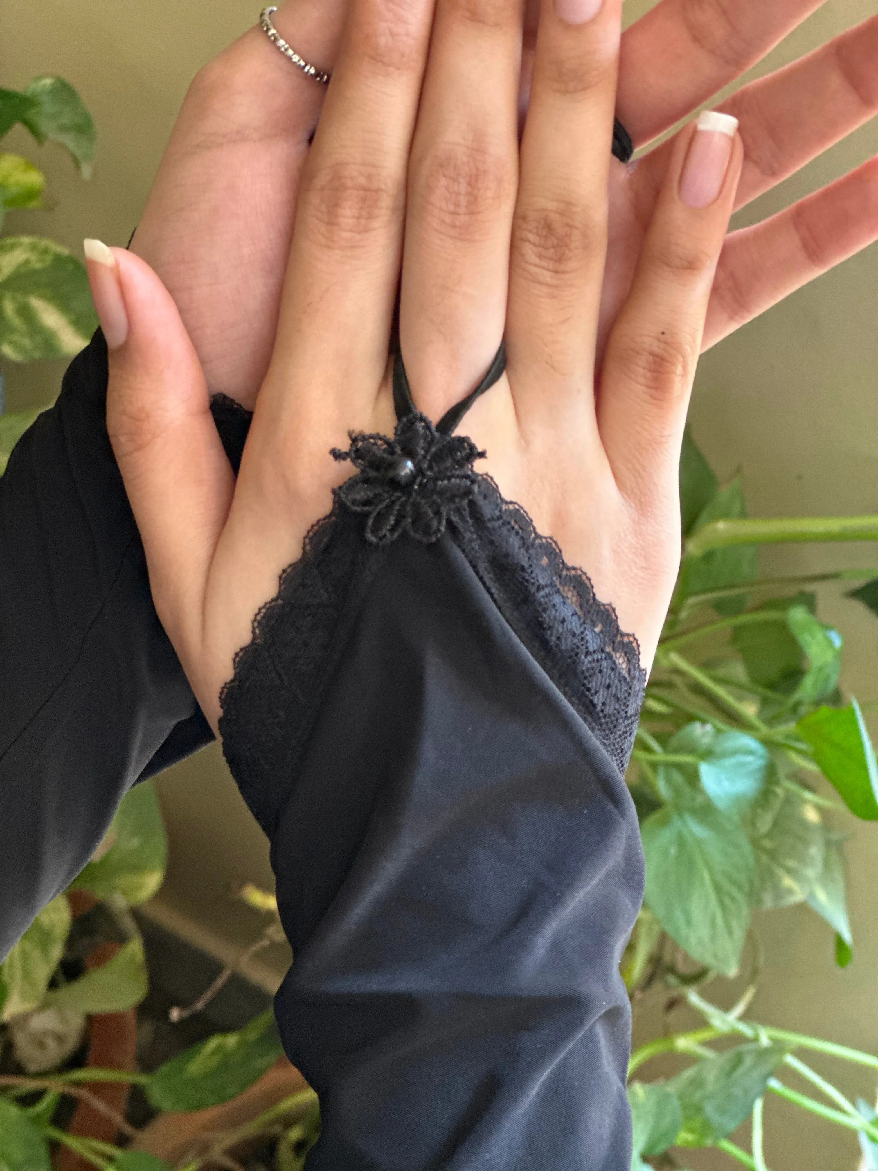 Black Iranian Finger Loop Sleeves - Razia Hijab