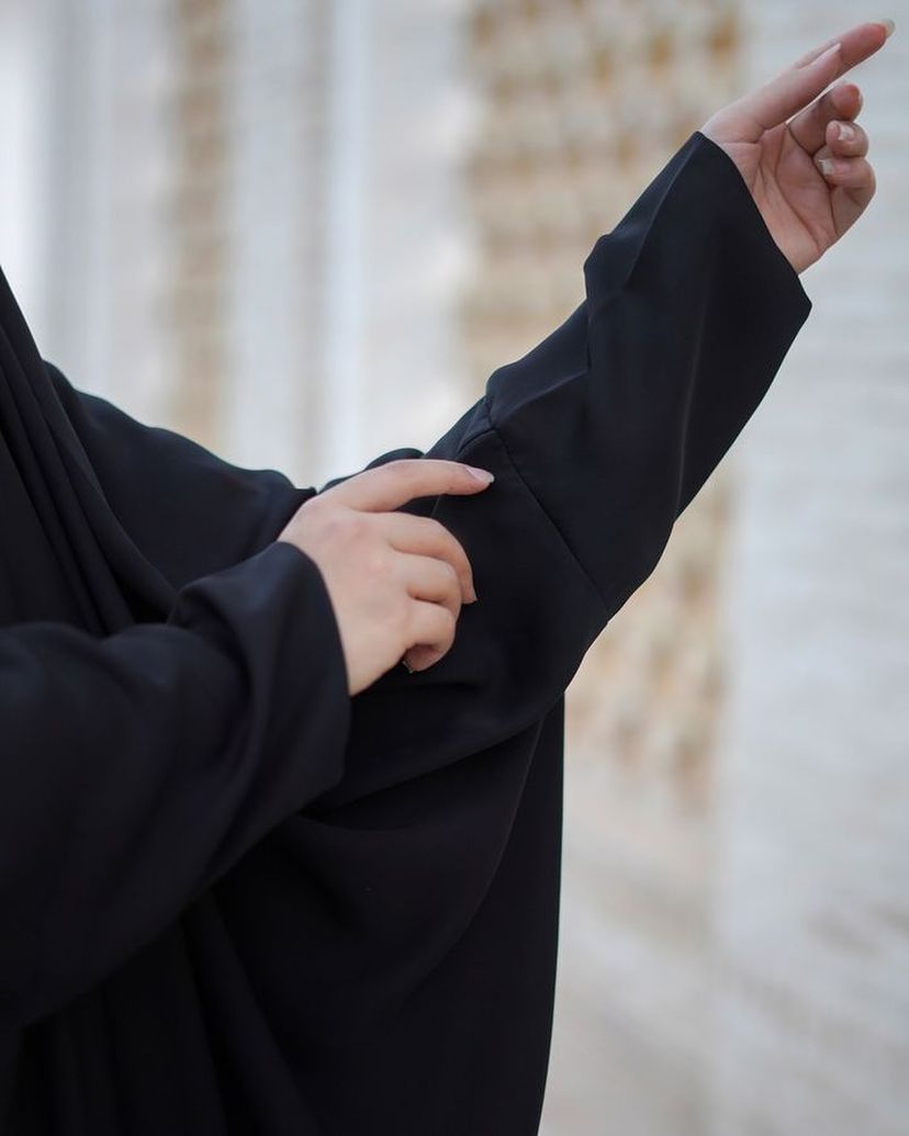 ELEGANT IRANI ZIP ABAYA