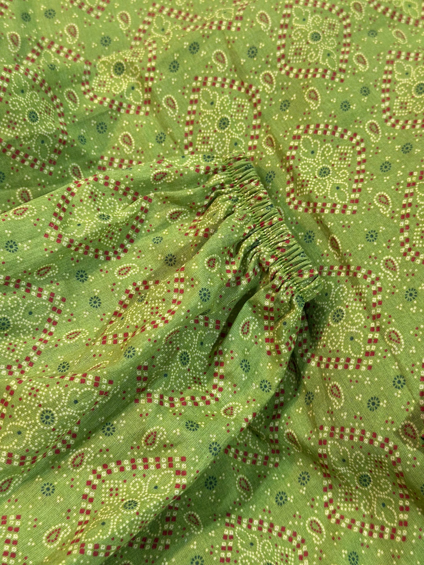 Premium Cotton Namaz Chador – Elegant Green with Traditional Print