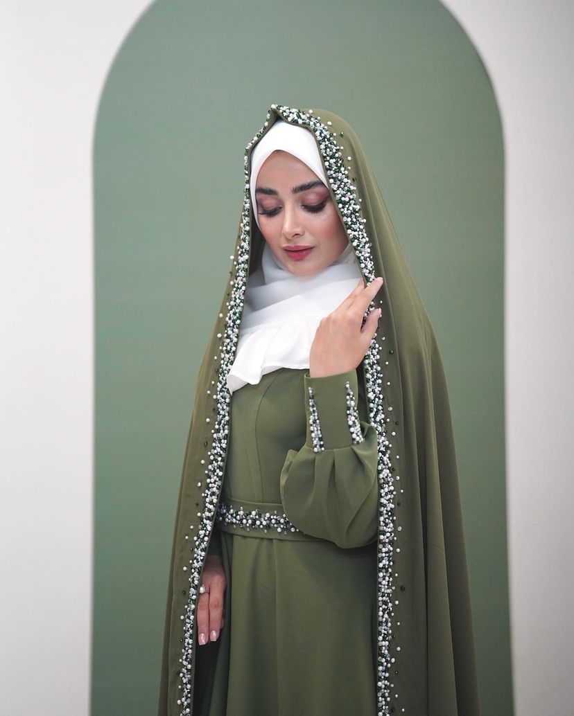 Festive Emerald Green Bridal Dress with Handwork Chador