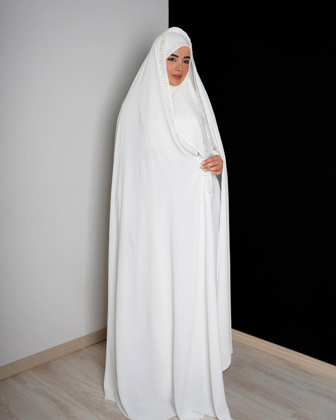 Elegant White Irani Chador – Formal